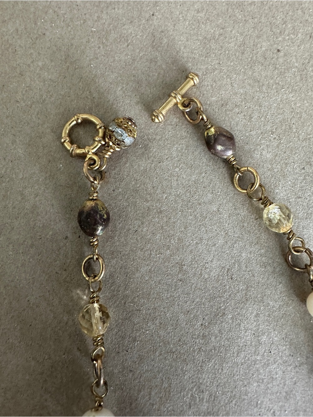 Vintage-Inspired Gold and Pearl Pendant Necklace with Blue Accent - Picture 4 of 7